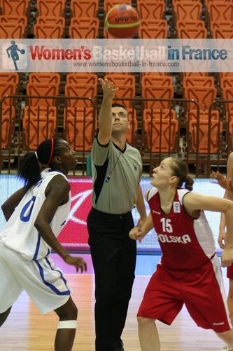 Tip-off Poland vs France 2011  © womensbasketball-in-france.com  