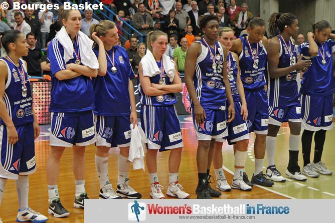  Lattes Monpellier players with the silver medals © Bourges Basket