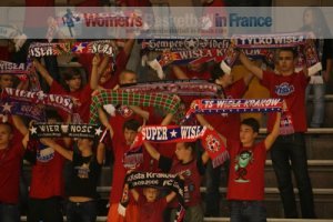 Wisla Can-Pack supporters ©  womensbasketball-in-france.com 
