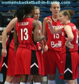  Canadian players discussing at the 2010 FIBA World Championship for women © Womensbasketball-in-france.com