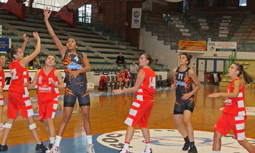 Bourges Basket and Illkirch-Graffenstaden Cadettes in action © Bourges Basket