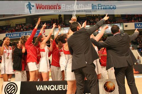 Lyon U17 players and staff with French Cup