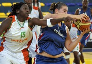 Eleonore Grossemy in blue wants the ball at the 2009 Jeux de la Francophonie -  2009 Francophone Games © jeux2009.org