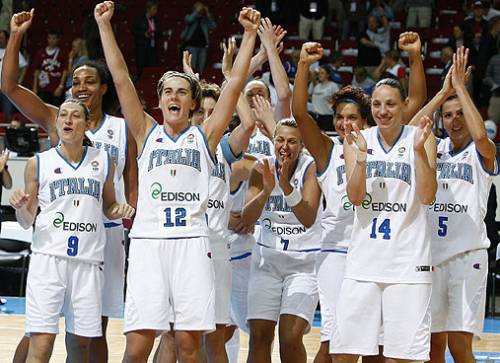 Italy end the dreams of Latvia  at EuroBasket women 2009 semi-final © Agenzia Ciamillo-Castoria/E.Castoria