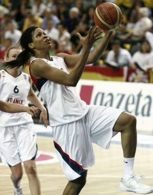  Marielle Amant playing against Spain at 2009 U20 European Championship final © Wojciech Fiourski- FIBA Europe