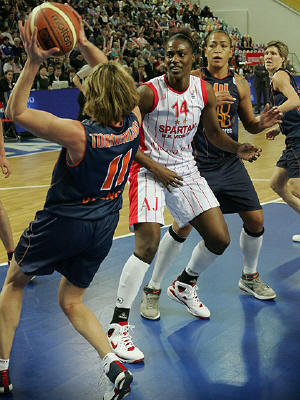 Slyvia Fowles and Eleana Tornikidou ©   FIBA Europe 