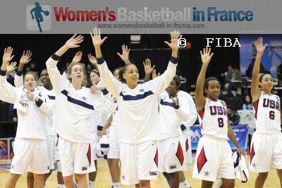 USA U19 beat France again at a quarter-final © FIBA  