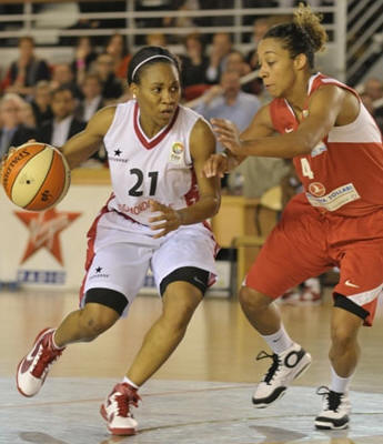 Temeka Johnson and Sharnee Zoll  © Fiba Europe 